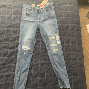 Levi’s 720 High Rise Super Skinny Jeans